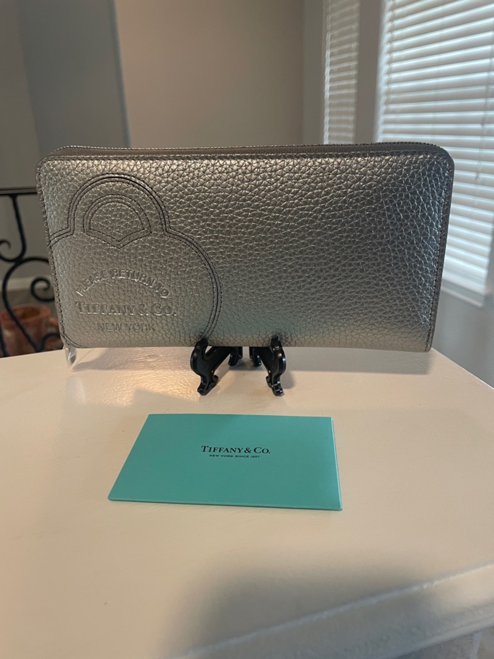 Tiffany & Co. Metallic Silver Pebbled Leather Large Zip Wallet w/Embossed Logo - Picture 3 of 10